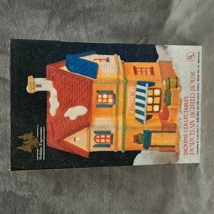 0715 Holiday Expressions Dickens Collectible Porcelain Lighted House